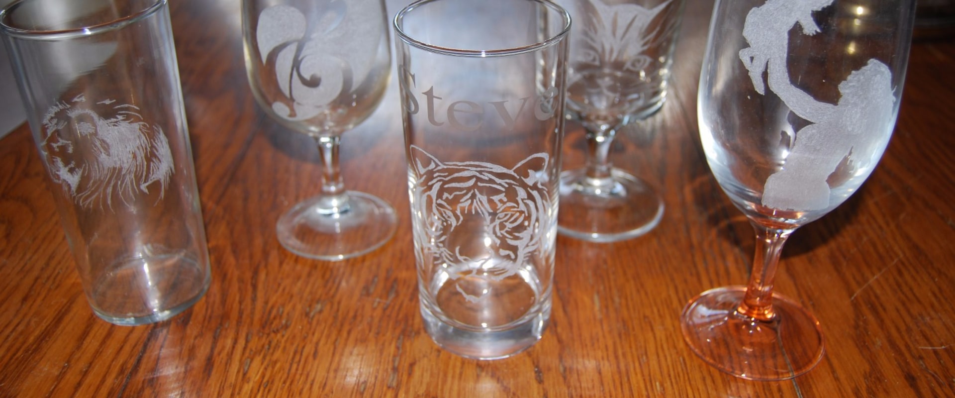 A Guide to Personalized and Engraved Glassware for Unique and Convenient Gift Shopping